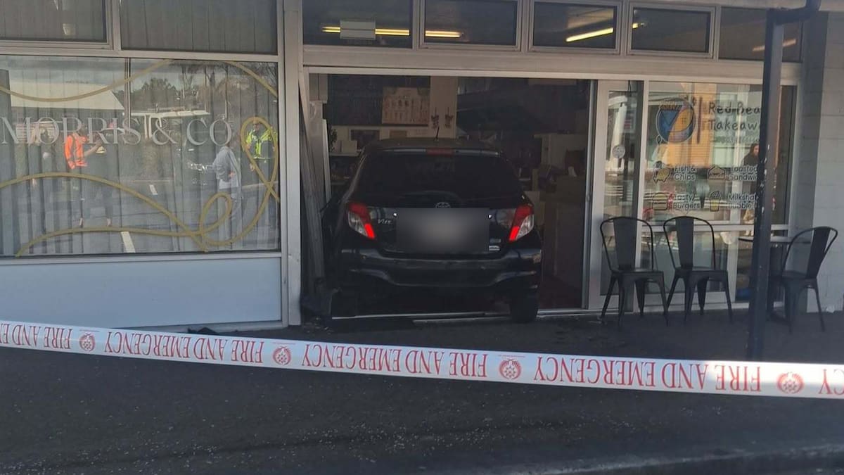 Car ploughs through Red Beach shopping block, three people treated for injuries