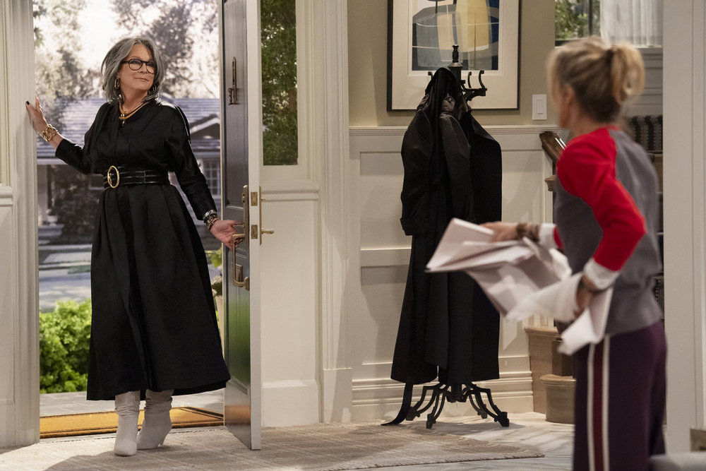 'Newlyweds' Jamie Lee Curtis On Why She "Begged" Her Agents For Sitcom