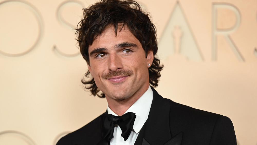 Jacob Elordi to Star in Ari Aster's 'Scapegoat' With Scarlett Johansson