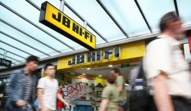 JB Hi-Fi NZ sales jump 26% on mobile phone and computer sales growth