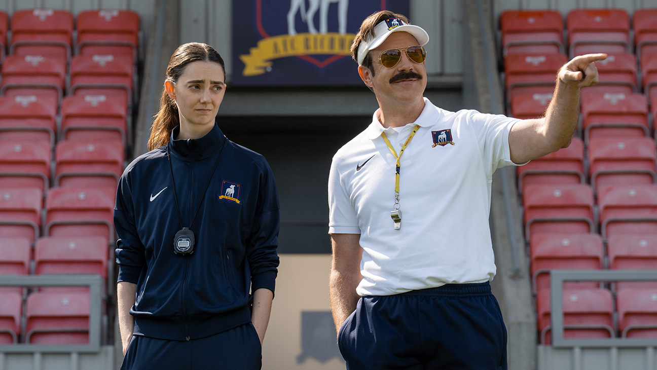 Jason Sudeikis and Tanya Reynolds in Ted Lasso S4