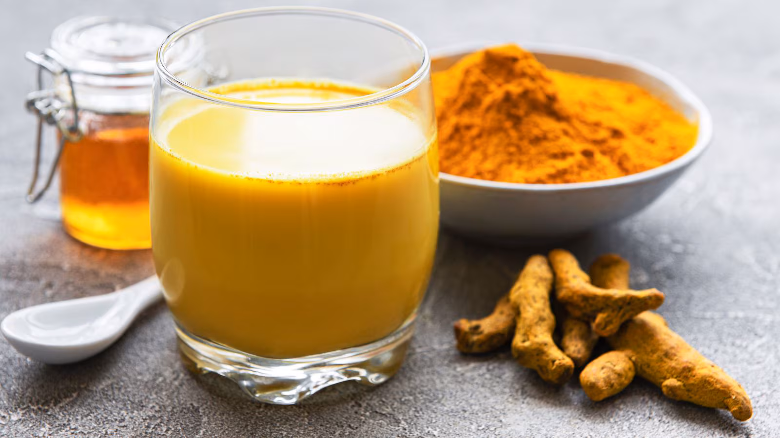 Turmeric contains curcumin, a natural compound known for its antioxidant activity. While curcumin is better absorbed when consumed with black pepper, turmeric is best enjoyed as part of regular meals rather than as a substitute for medical treatment. It adds both flavour and nutritional value to monsoon dishes. Turmeric contains curcumin, a natural compound known for its antioxidant activity. While curcumin is better absorbed when consumed with black pepper, turmeric is best enjoyed as part of regular meals rather than as a substitute for medical treatment. It adds both flavour and nutritional value to monsoon dishes.