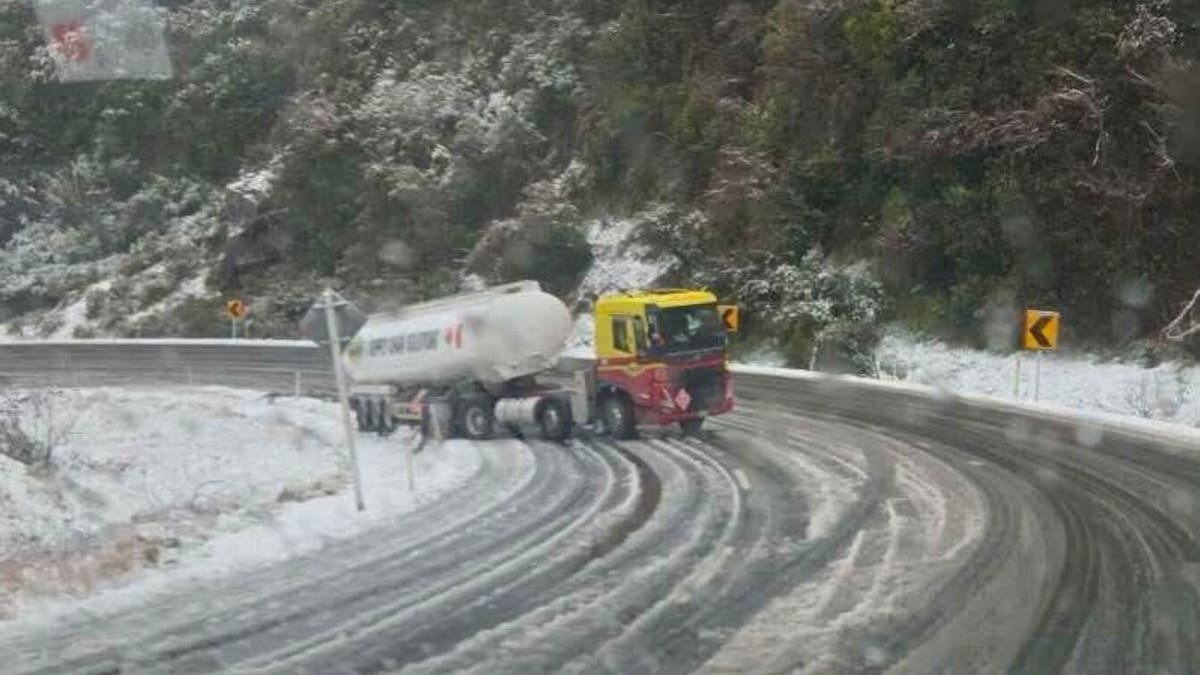 Waioweka Gorge: State Highway 2 reopens to heavy vehicles after ice
