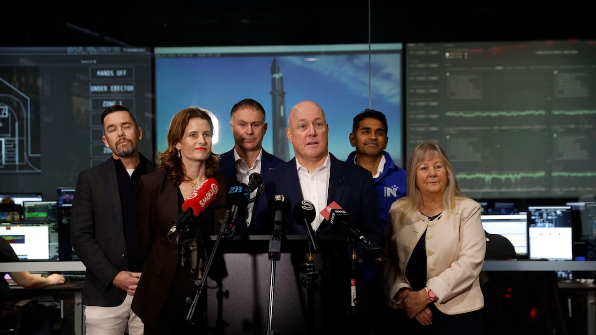 Election 2026: National pledges lower student loan repayments for graduates staying in NZ, new penalties on Kiwis overseas