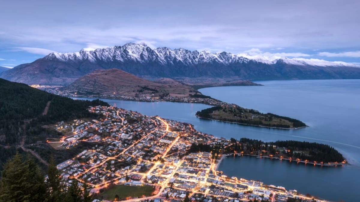 Tenant Leonardo Crespo leaves $6000-a-week Queenstown rental over courier dispute with landlord