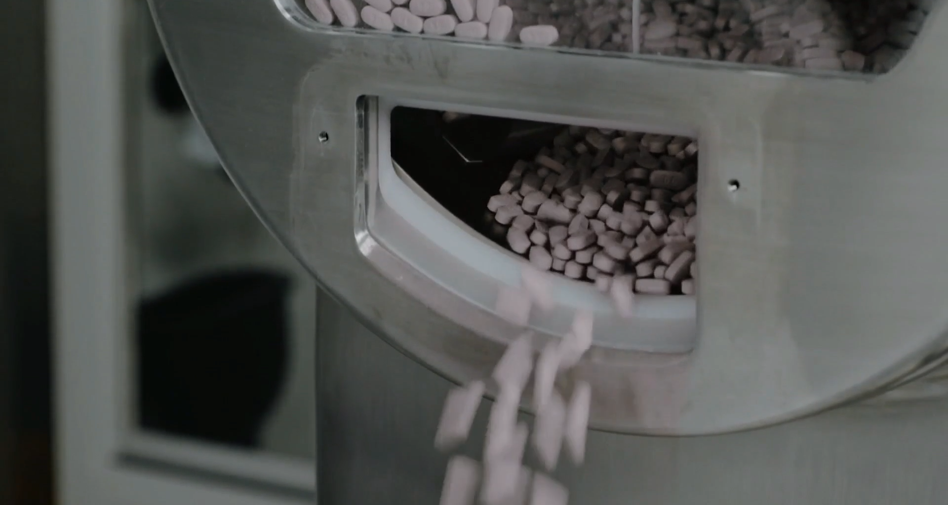 New weight loss pill on sale in UK raises regulation concerns – Channel 4 News
