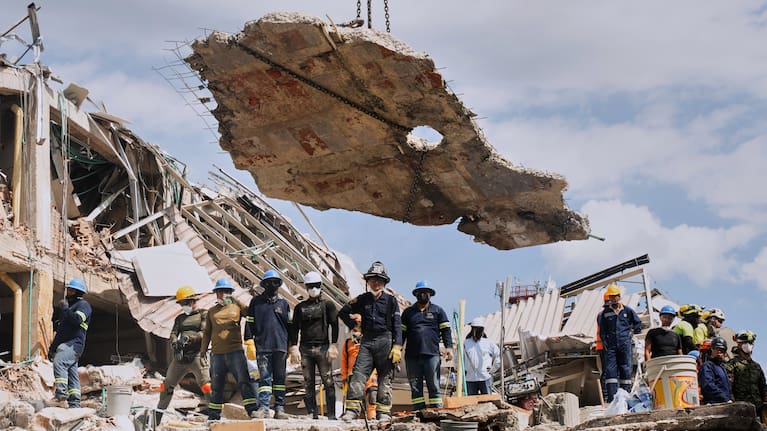 A crane lifts a concrete slab to clear the way for rescuers searching through the rubble three days after an earthquake hit Pereira, Colombia, Thursday, August 13, 2026.