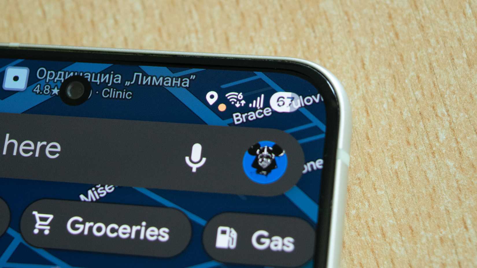 A location privacy icon showing on a Galaxy S21 FE.