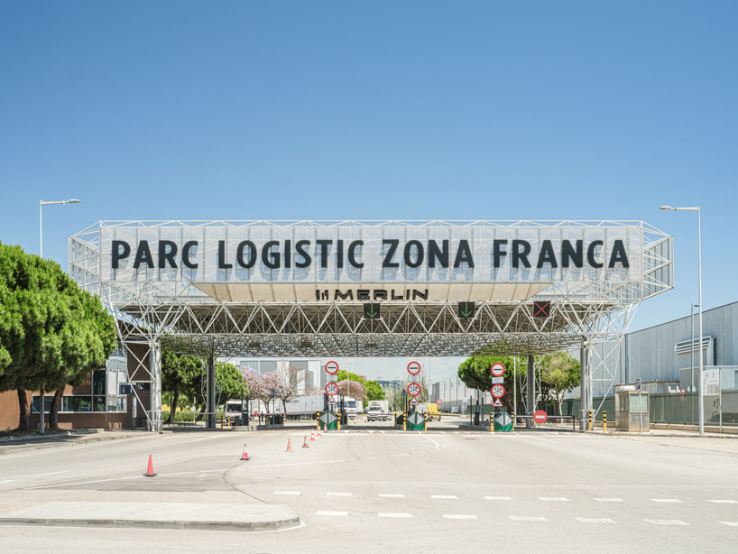 triangulated steel lattice redefines new gateway to barcelona's logistics park - 3