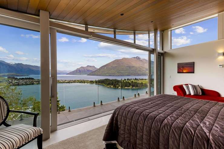 Former Auckland mayor Dick Hubbard and his wife, Diana, are