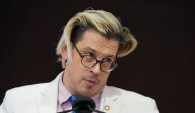Far-right British provocateur Milo Yiannopoulos deported after ICE arrest
