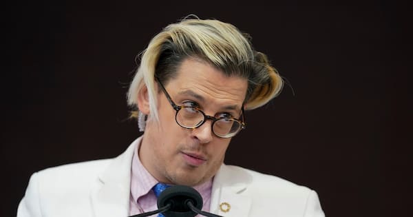 Far-right British provocateur Milo Yiannopoulos deported after ICE arrest