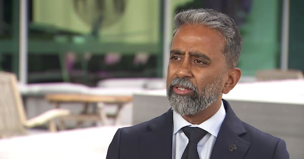Air NZ boss responds to Luxon's 'very poor' verdict on $336m loss
