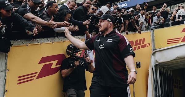 Big Cape Town welcome for All Blacks annoys some Boks' fans