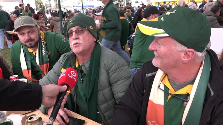 Andrew Saville speaks to South Africa fans in Cape Town