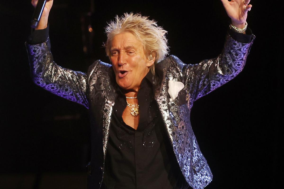 Rod Stewart Joined by Steven Van Zandt at 'One Last Time' Show