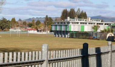 Men 'barking' behind the goalposts – U14 rugby team banned
