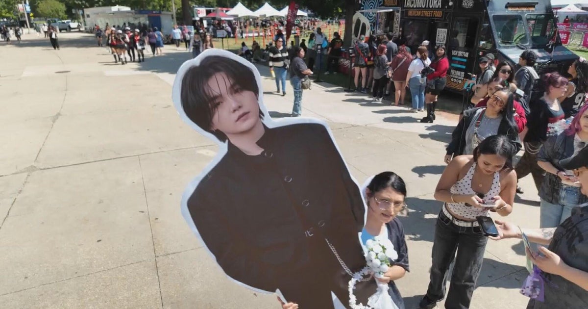 BTS fans descend on Soldier Field for first Chicago concerts in 7 years on 'Arirang' World Tour