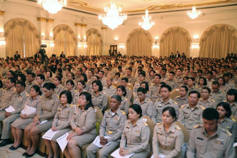 Early retirement guidelines for civil servants take shape