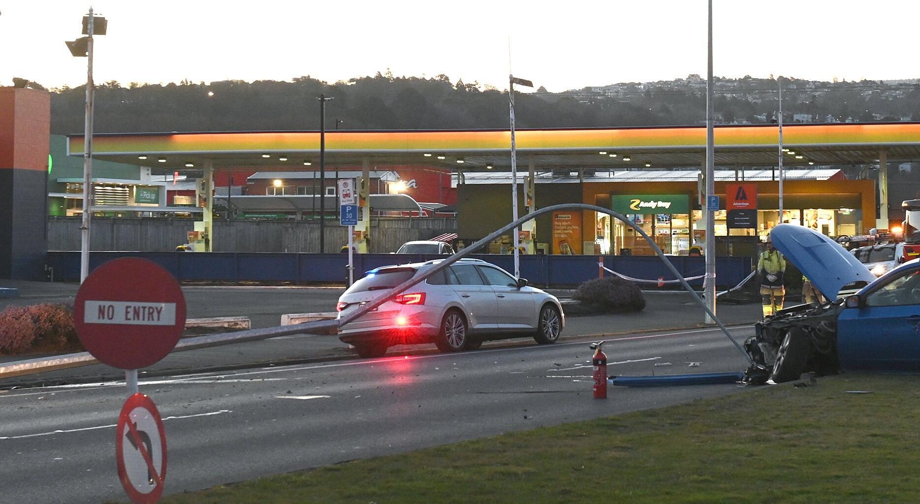 Crash brings down light pole on Andersons Bay Rd