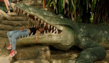 Venice 2026: 'Meteorite' Film Trailer Shows Women at Amusement Park