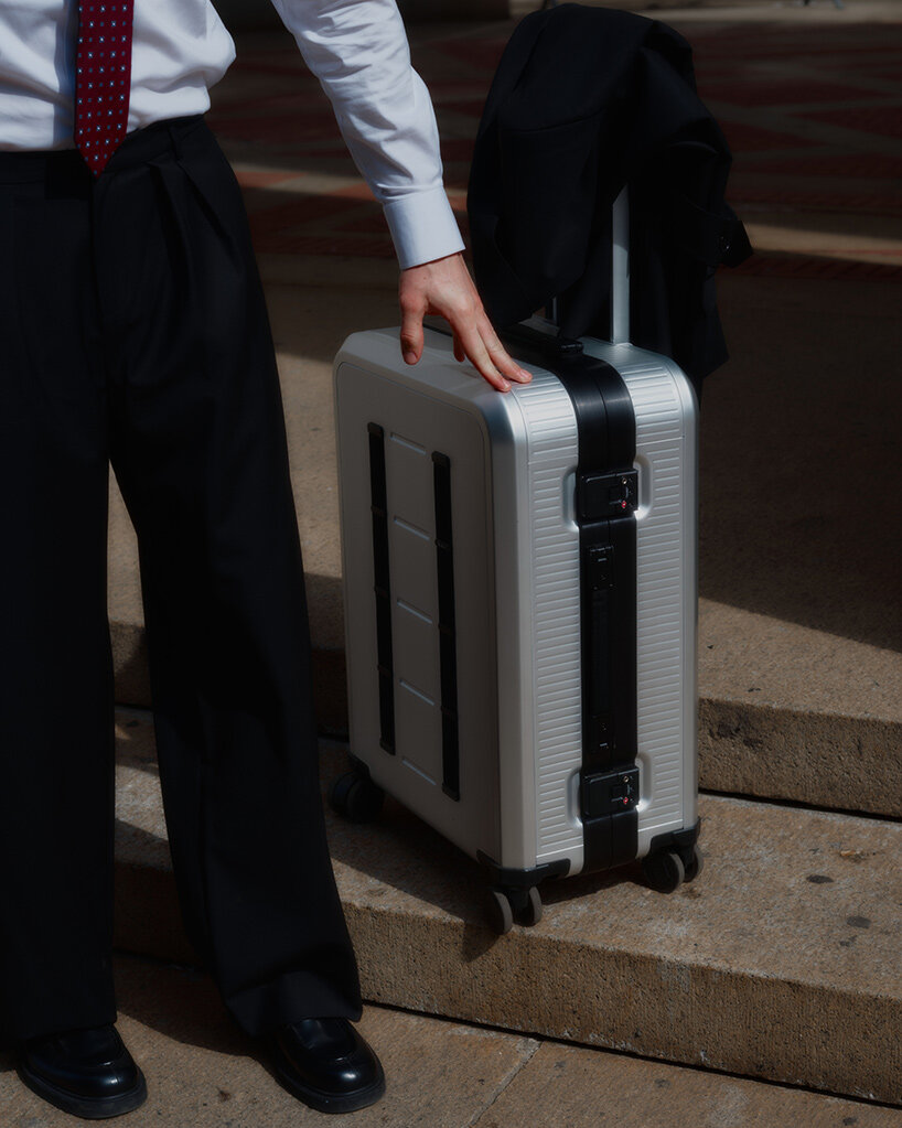 inside Db’s ramverk alu case, complexity disappears behind an aluminum shell - 2