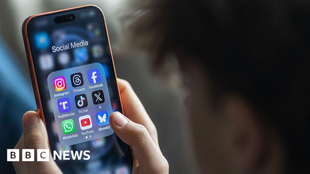 New Zealand moves to ban children under 16 from social media - BBC