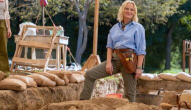 Amy Poehler and 'Parks and Rec' creator Mike Schur reteam for 'Dig'