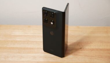 Motorola Razr Fold Review: Performance, Camera, and How It Compares to the Galaxy Z Fold 8