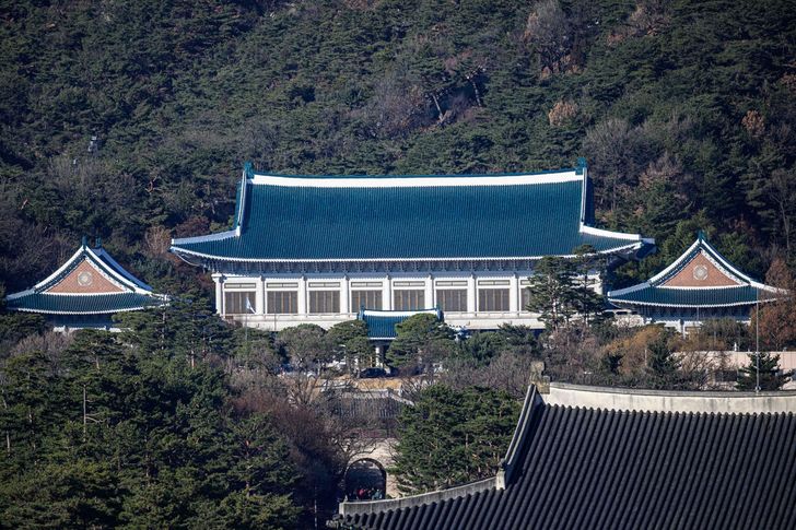 Cheong Wa Dae is seen from the National Museum of Korean Contemporary History in central Seoul, in this December 2025 photo. Korea Times photo by Shim Hyun-chul