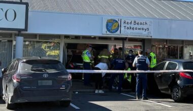 Car hits shop in Auckland's Red Beach