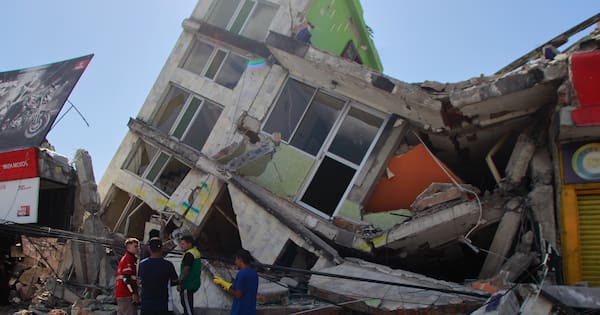 Magnitude 7.4 quake hits western Colombia, killing at least 111