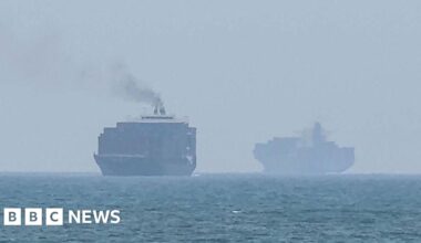 Hormuz talks positive, Oman says, as Iran warns deal would not open strait - BBC