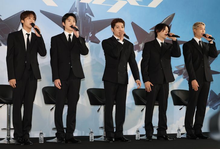 Members of NCT 127 speak during a press conference at SKY31 in Seoul's Songpa District, Monday, marking the release of the group's seventh full-length album, 'BLINGY.' Yonhap