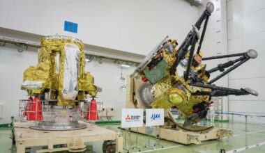 Japan unveils Mars moon sample-return spacecraft ahead of Oct. 19 launch (photos)