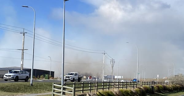 'Aggressive' fire in Taupō – roads closed, building threatened