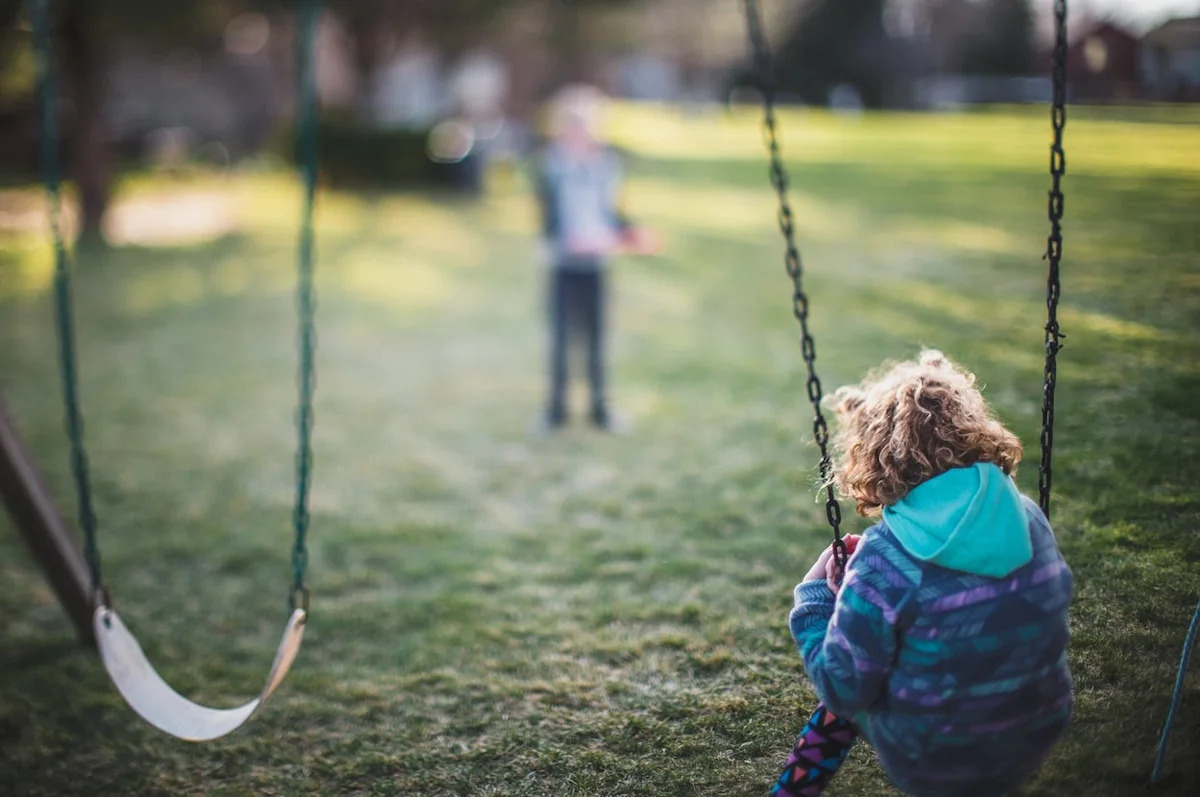 6 Signs You Were Raised By Narcissistic Parents, According To A Therapist