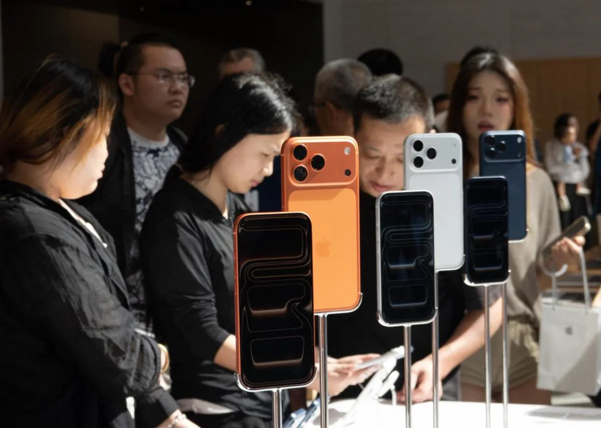 Apple Downgraded To Hold Amid iPhone 18 Pro Price Warning