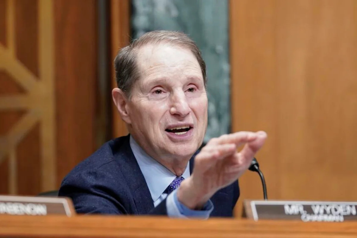Hiltzik: Ordinary Americans struggle to fund their 401(k) plans while plutocrats fill theirs with tax-free millions