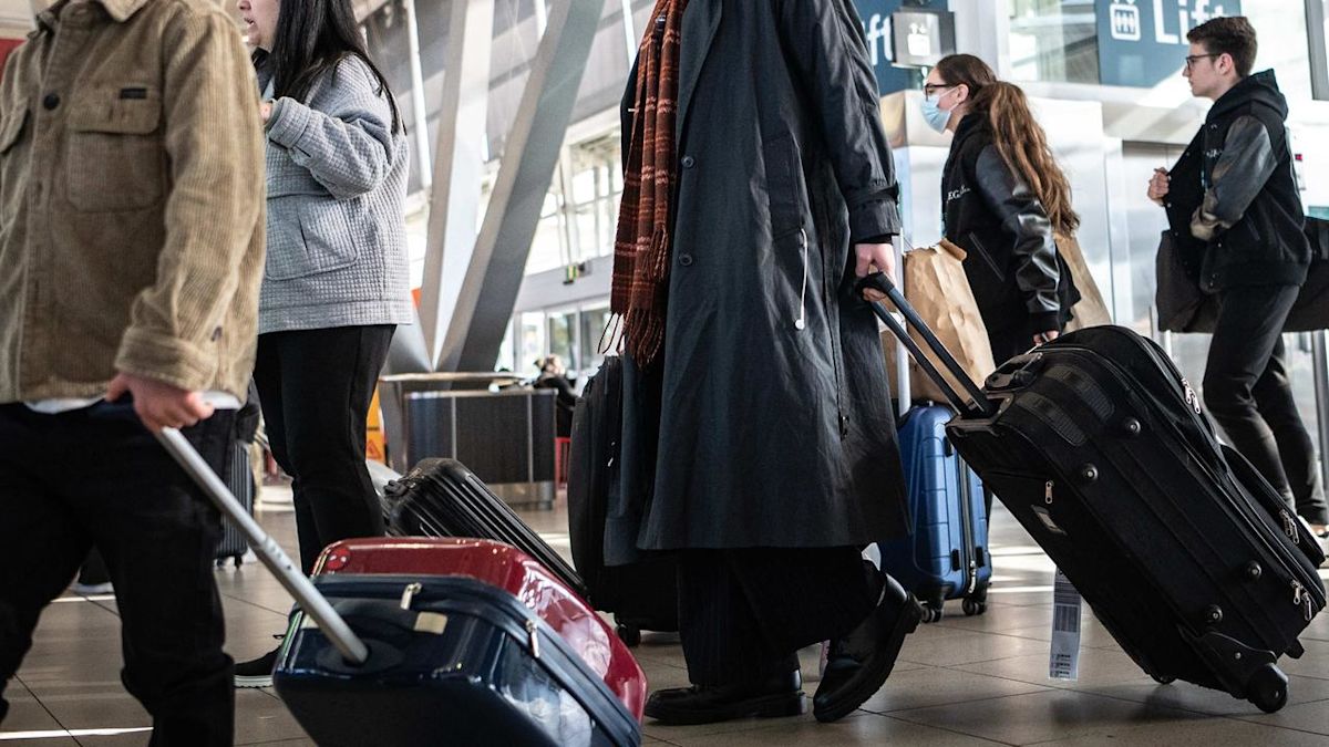 Chaos at Sydney airport as passengers grounded
