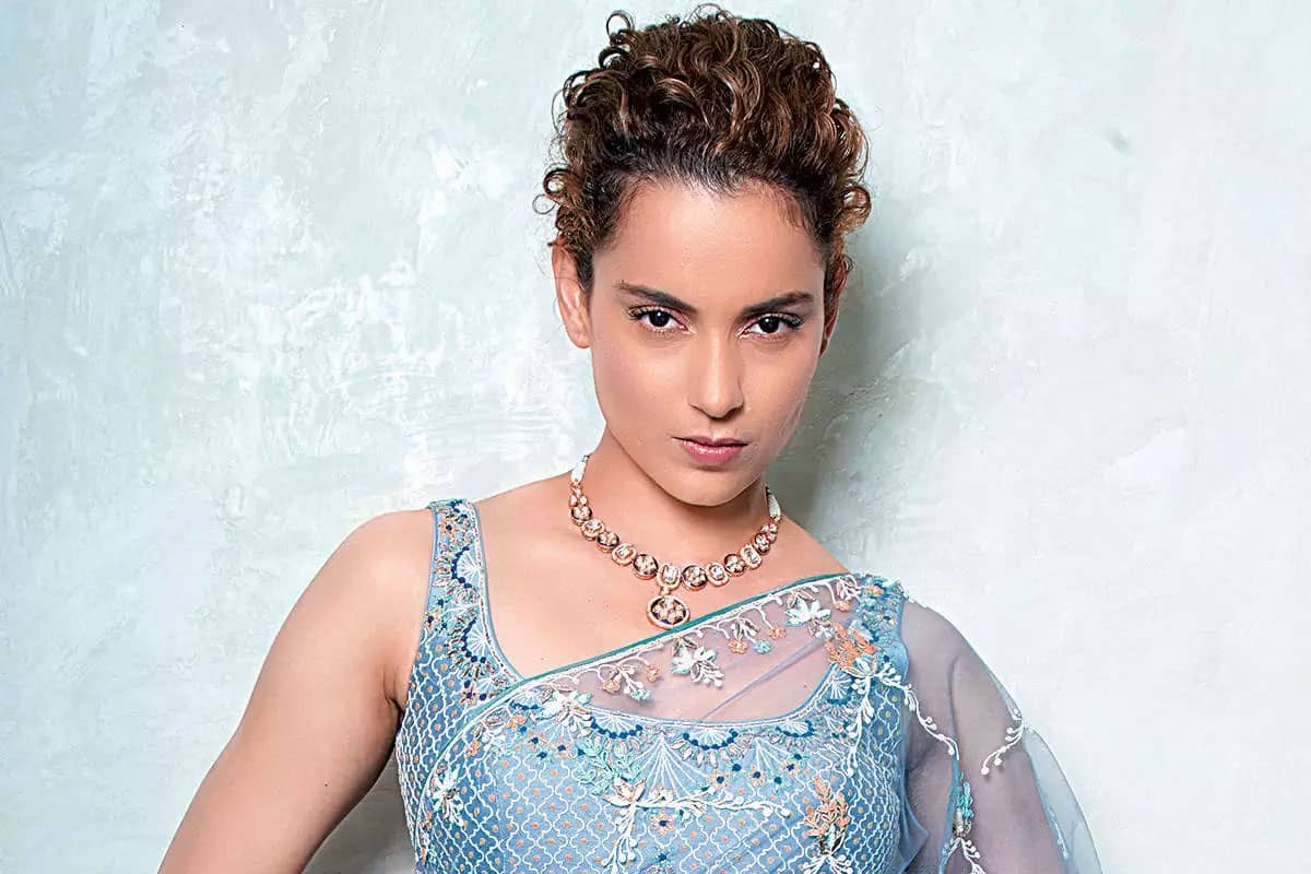 Kangana Ranaut tells Hrithik Roshan to "stop adding fuel to the fire" as trend grows