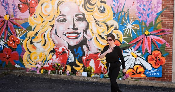Push to rename US airport for Dolly Parton gets boost from governor
