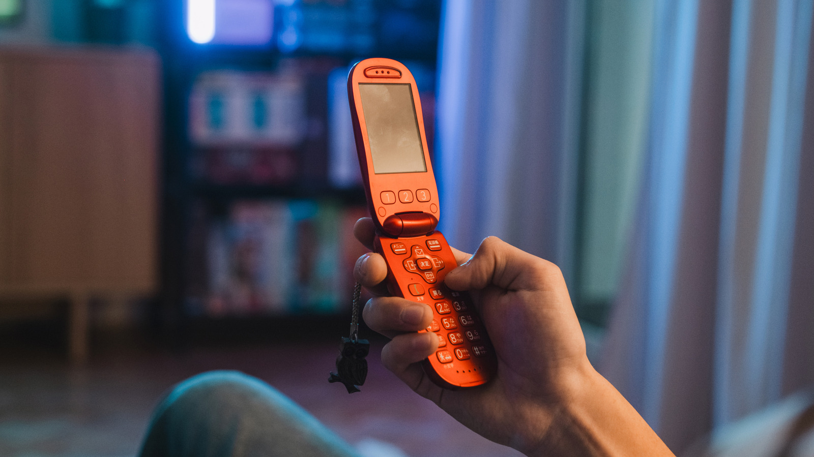 Flip Phones Are Making A Comeback – And Gen Z Is Leading The Charge