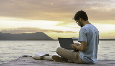 9 Essential Travel Apps Every Digital Nomad Should Have Installed