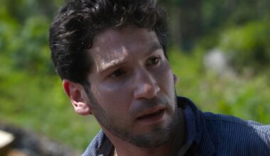 Before The Walking Dead, Jon Bernthal Was In A Forgotten Sitcom With A Modern Family Star