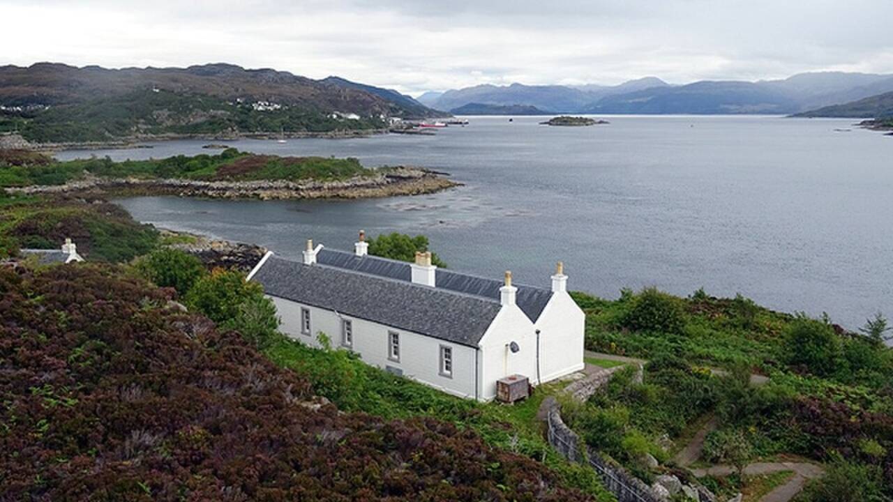 Lighthouse keepers' accommodation on Eilean Bàn. Image credits: Wikimedia Commons Lighthouse Keepers' accommodation on Eilean Bàn