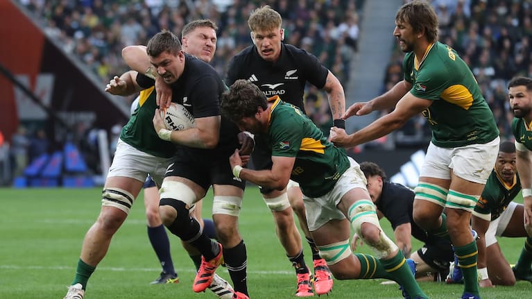 Loose forward Simon Parker carries the ball against the Boks.