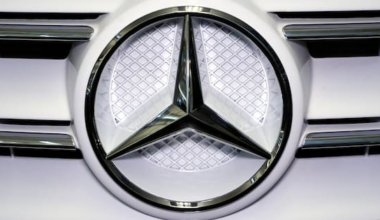 Two US Mercedes drivers file suit over alleged burn hazard in logo