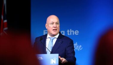 What happens to parties that change PM mid-term