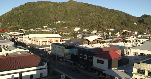 'Crest of a wave': Locals say mining boom bringing back 'old West Coast'